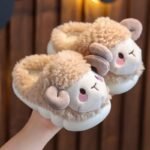 adorables chaussons en forme de mouton pour le confort des enfants 885