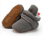chaussons bebe doux avec languette a scratch pour petits pieds 288