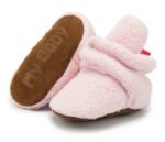 chaussons bebe doux avec languette a scratch pour petits pieds 713