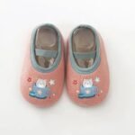 chaussons bebe en tissu tricote pour un maintien aux pieds optimal 241