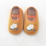 chaussons bebe en tissu tricote pour un maintien aux pieds optimal 393