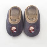 chaussons bebe en tissu tricote pour un maintien aux pieds optimal 409