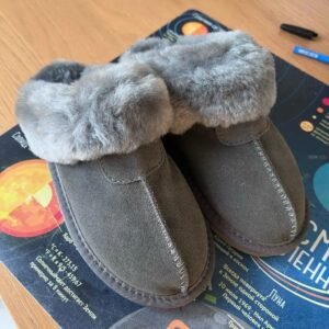 chaussons en cuir avec finition exterieure et fourrure naturelle 130