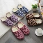 chaussons femme bleu marine avec finition leopard confort et style 727