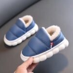 chaussons souples en polaire douce pour un confort optimal bleu 345