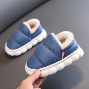 chaussons souples en polaire douce pour un confort optimal bleu 345