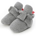 chaussons souples et colores pour le confort de votre bebe gris 159